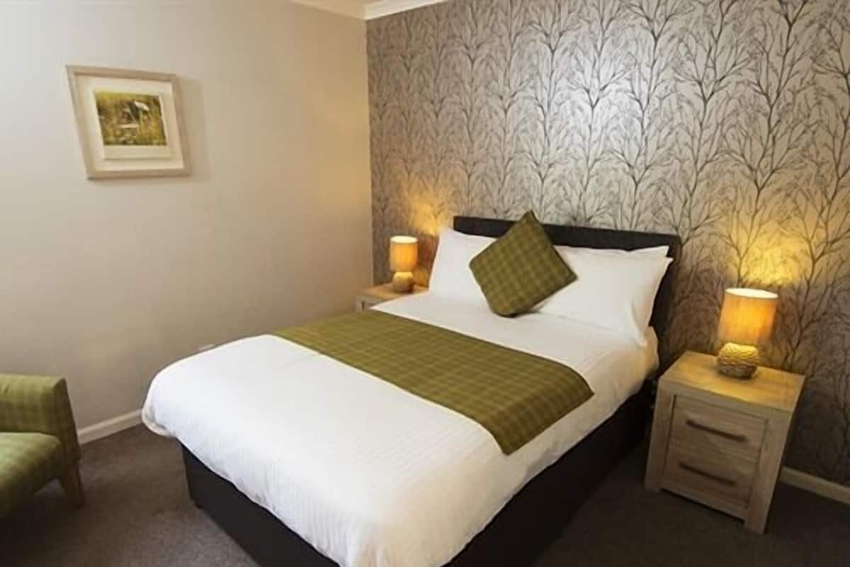 Double Room, Ensuite | Bed sheets