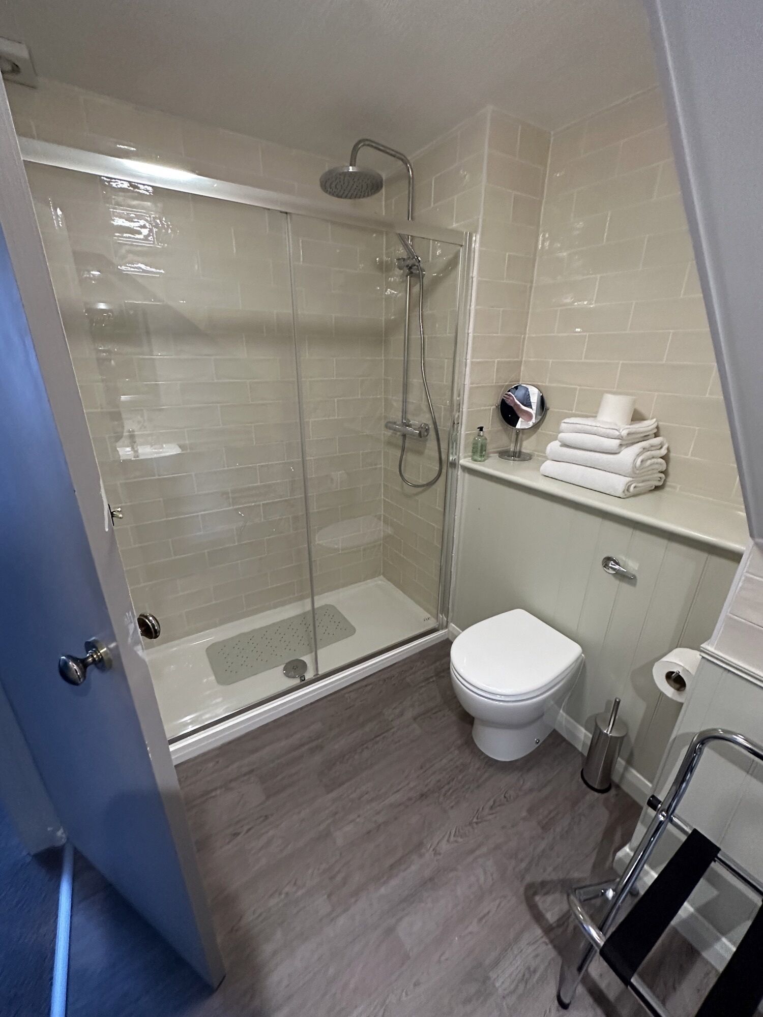 Double Room, Ensuite | Bathroom | Free toiletries, hair dryer, towels