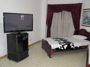 Minibar, desk, free WiFi