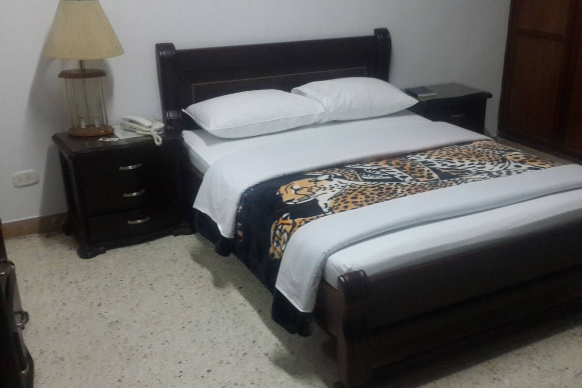 Minibar, escritorio y wifi gratis