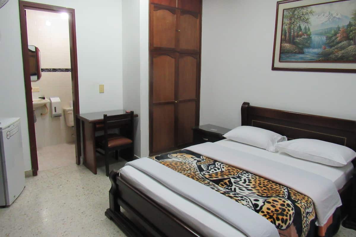 Minibar, escritorio y wifi gratis