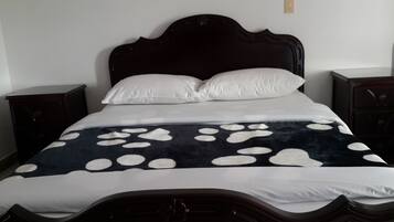 Twin Room | Minibar, desk, free WiFi