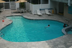 Appart'hôtel, 2 chambres | Piscine | Piscine extérieure