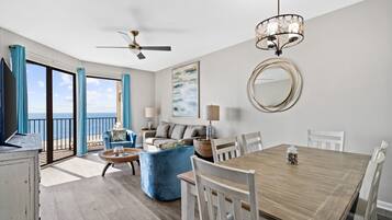 Appart'hÎtel, 2 chambres, balcon, en front de plage | Coin séjour