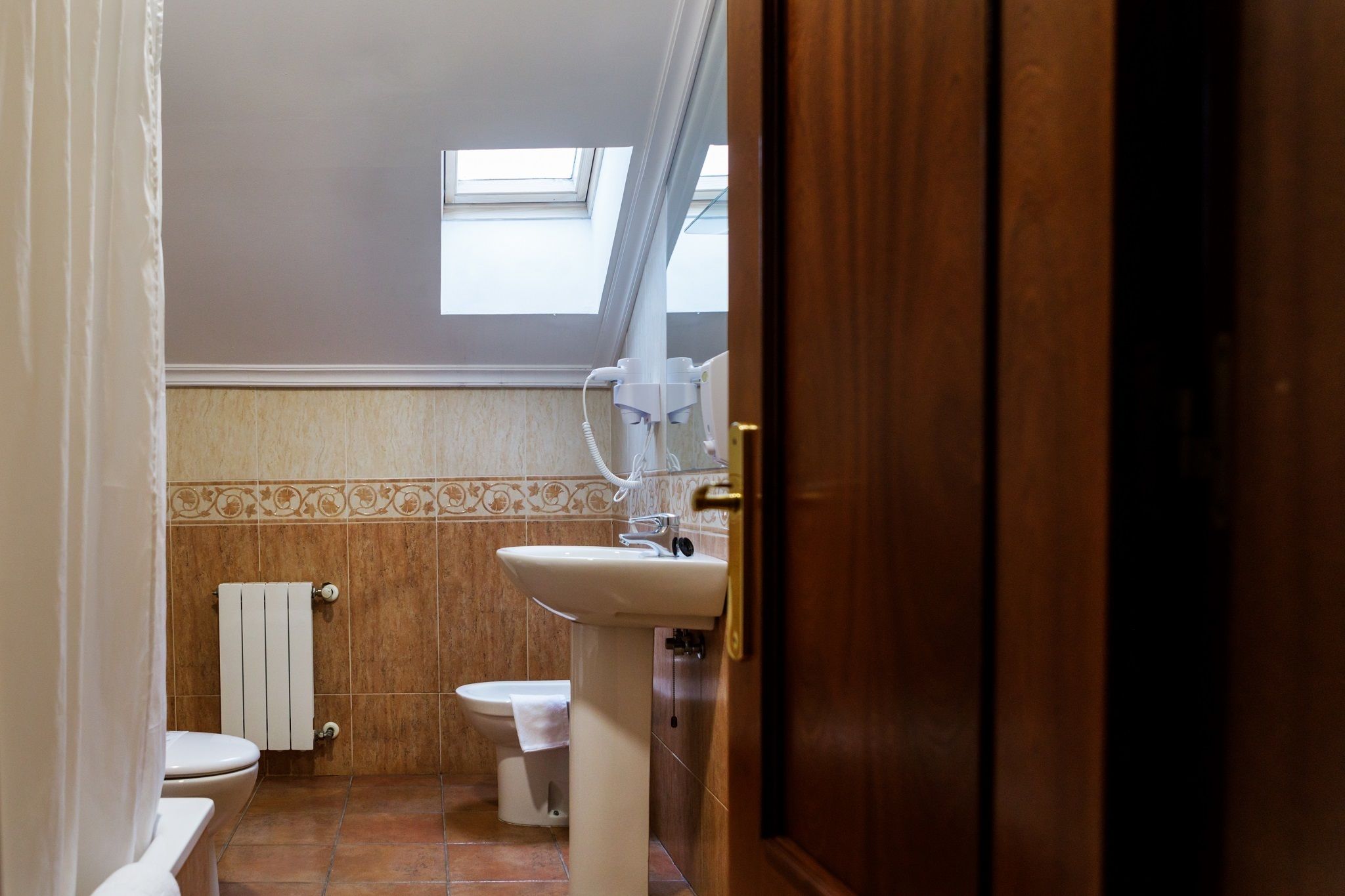 double room | bathroom | bathtub, free toiletries, hair dryer, towels