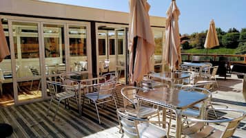 Se sirven desayunos, cenas y cocina local