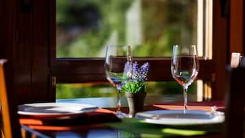 Se sirven desayunos, cenas y cocina local