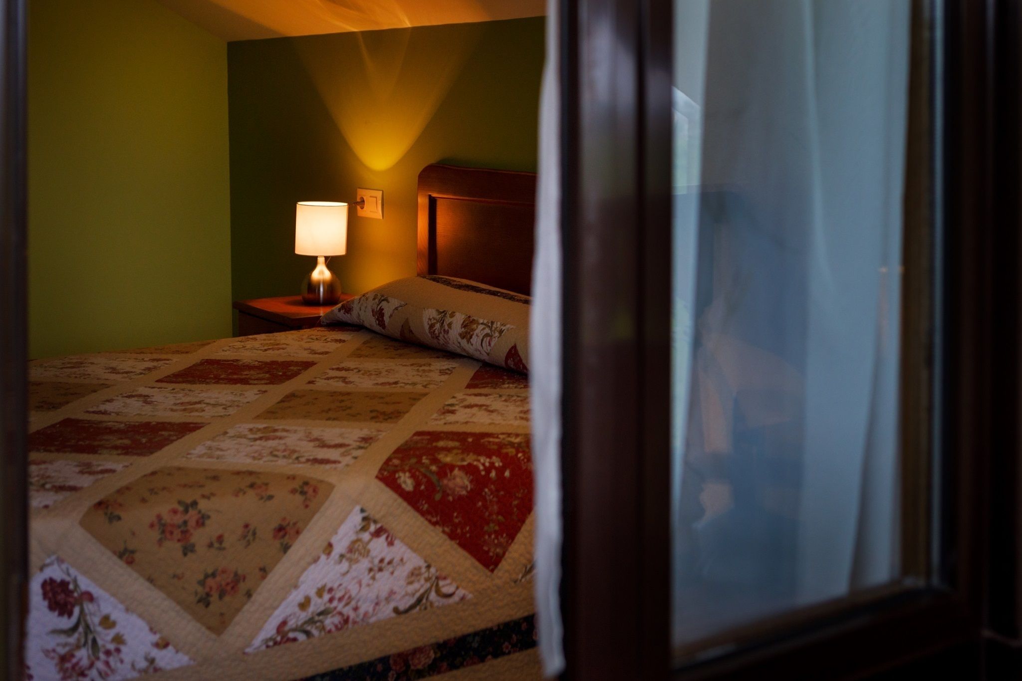 double room | desk, blackout curtains, bed sheets