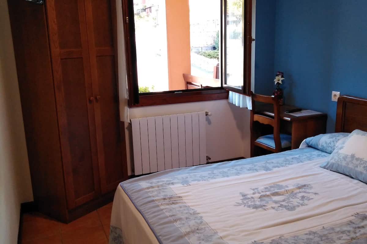 single room | desk, blackout curtains, bed sheets