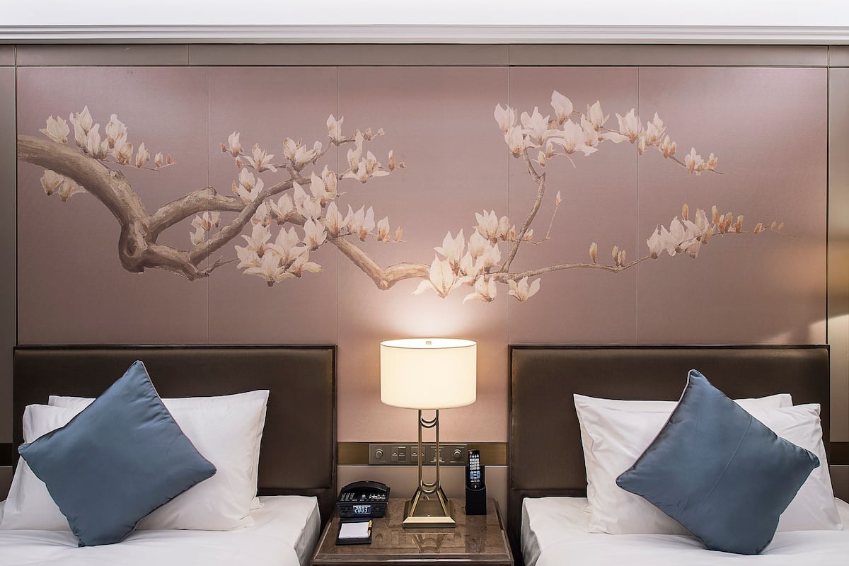 Deluxe Twin Room | 1 bedroom, minibar, in-room safe, desk
