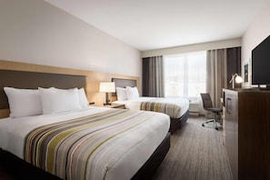 Studio Suite, Multiple Beds, Non Smoking | Desk, soundproofing, iron/ironing board, rollaway beds