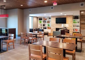 Free daily continental breakfast - Country Inn & Suites by Radisson, New Braunfels, TX (New Braunfels)