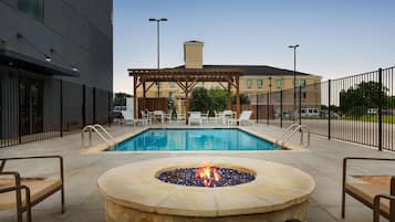 Outdoor pool, open 6 AM to midnight, pool loungers