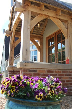 Porch - Badgers Mount Hotel (Leicester)