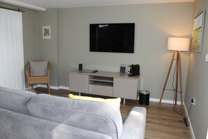 Luxury Apartment, 1 Bedroom, Garden View | Living area | Flat-screen TV - Badgers Mount Hotel (Leicester)
