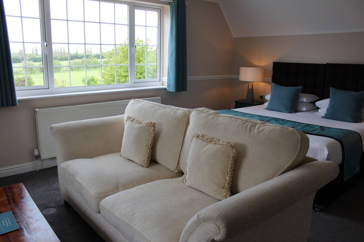 Junior Suite | Premium bedding, desk, iron/ironing board (on request)