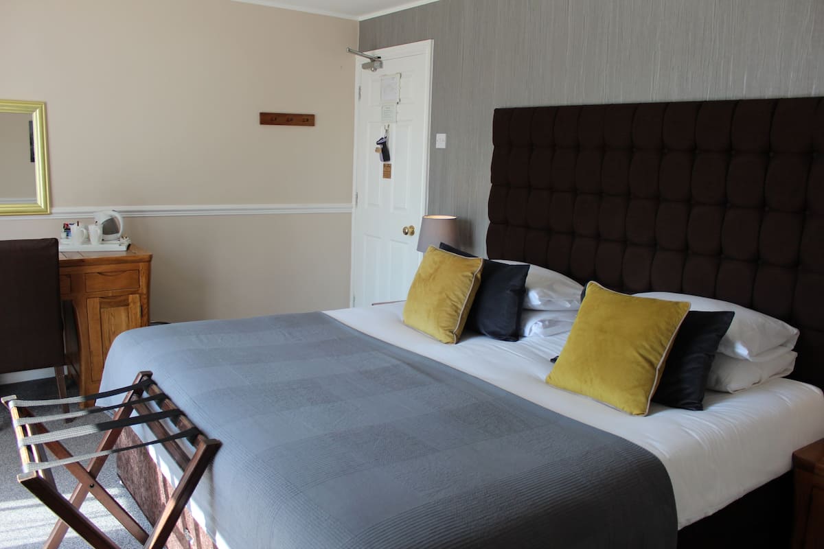 Superior Double or Twin Room, Jetted Tub | Premium bedding, desk, iron/ironing board (on request)
