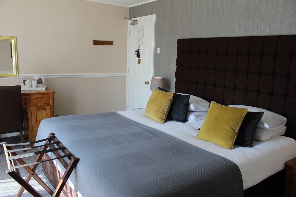 Superior-Doppel- oder -Zweibettzimmer, Whirlpool | Hochwertige Bettwaren, individuell dekoriert, individuell eingerichtet