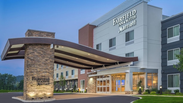 A Fairfield Inn & Suites Marriott hotel entrance with a stone pillar, modern architecture, and a covered walkway. - Fairfield Inn & Suites by Marriott Bloomsburg (Bloomsburg)