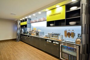Café da manhã com buffet grátis todos os dias