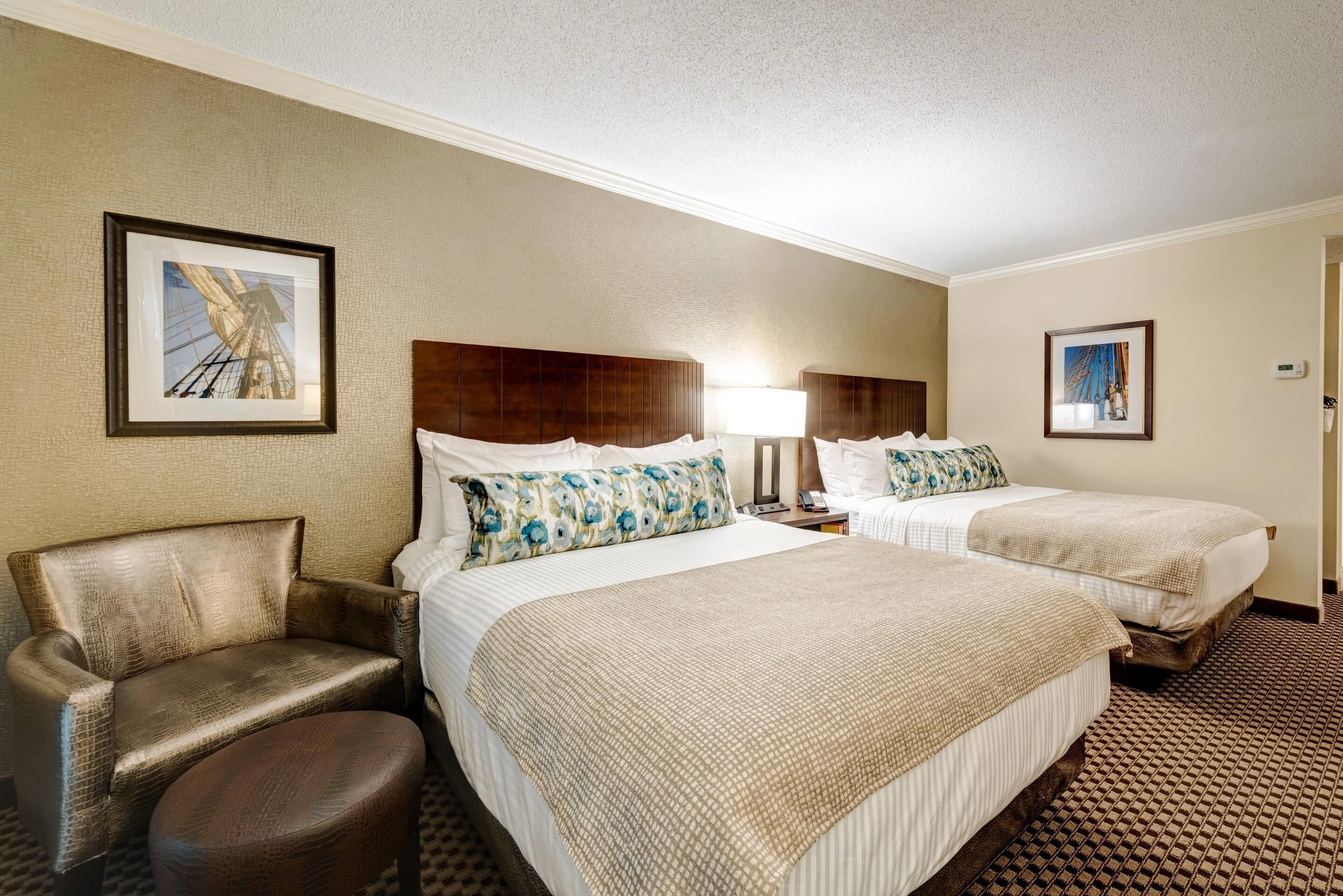 เครื่องนอนระดับพรีเมียม, โต๊ะทำงาน, ผ้าม่านกันแสง, เตารีด/โต๊ะรีดผ้า