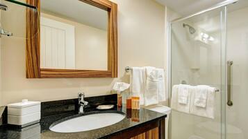 Standard Room, 1 King Bed, Non Smoking | Bathroom | Combined shower/tub, designer toiletries, hair dryer, towels