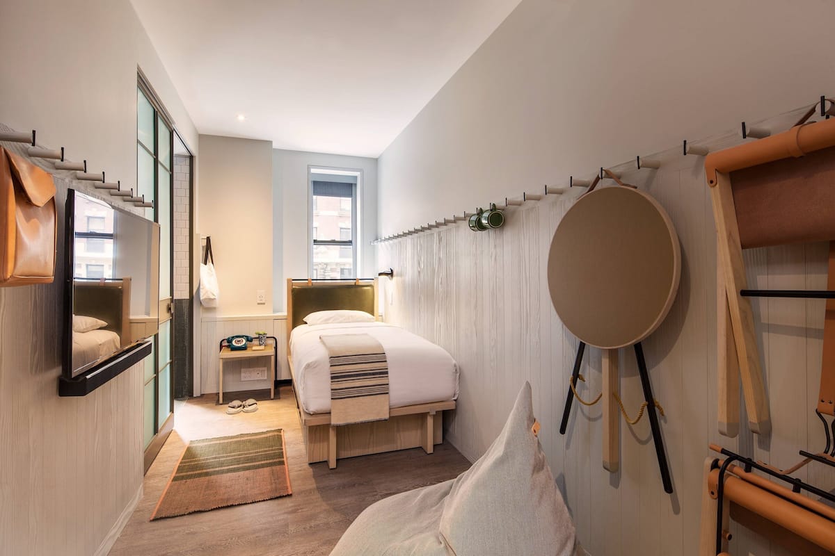 Room, 1 Twin Bed, Non Smoking | Egyptian cotton sheets, premium bedding, pillowtop beds, in-room safe