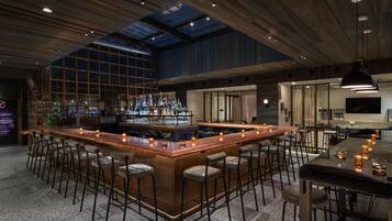 2 bars-salons, bar sur le toit