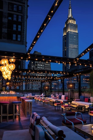 2 bars/lounges, rooftop bar