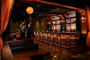 2 bars/lounges, rooftop bar