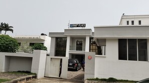 Front of property - Hans Place Hotel (Abuja)
