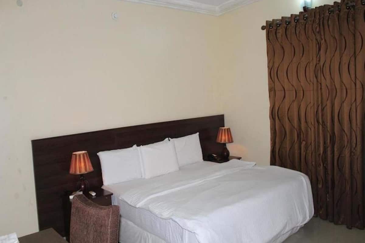 Minibar, desk, laptop workspace, blackout curtains