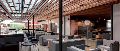 2 barer/lounger og bassengbar