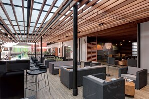 2 bars/lounges, poolside bar - Park Inn by Radisson Nairobi Westlands (Nairobi)