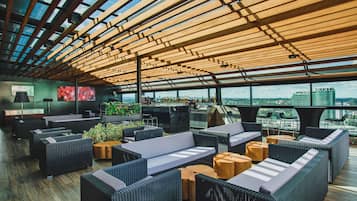 2 bars/lounges, poolside bar