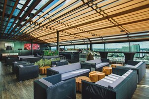 2 bars/lounges, poolside bar