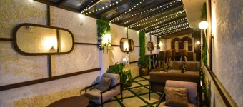 Pearl Gate Hotel