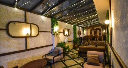 Pearl Gate Hotel