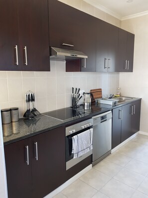 Classic Apartment, 2 Bedrooms, Partial Ocean View | Private kitchen - Bramber Court Apartments (Cape Town)