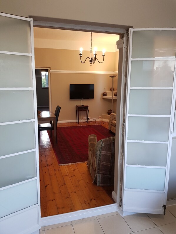 Classic Apartment, 2 Bedrooms, Partial Ocean View | Living room - Bramber Court Apartments (Cape Town)