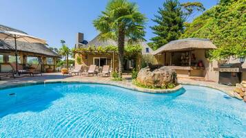 AuĂenpool, LiegestĂŒhle