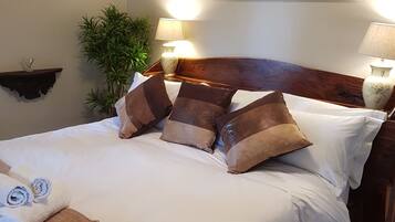 Casa de campo familiar, vista al jardín | Sábanas de algodón egipcio, tabla de planchar con plancha y wifi gratis