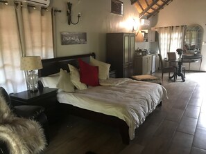 Room, Balcony | Egyptian cotton sheets, iron/ironing board, free WiFi, bed sheets - Benka Lifestyle (Lobamba)