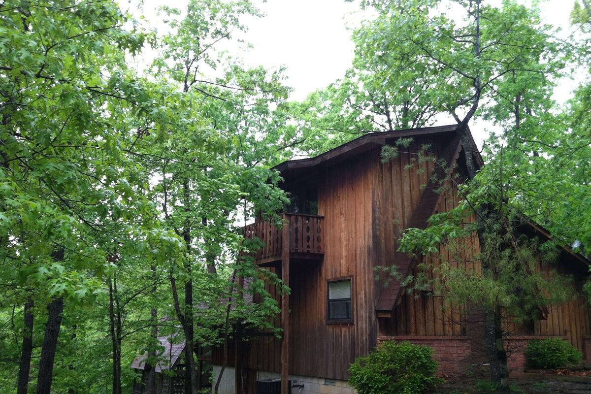 Deluxe Chalet, 2 Bedrooms, Kitchen, Valley View | WiFi (free), individually decorated, individually furnished, bed sheets