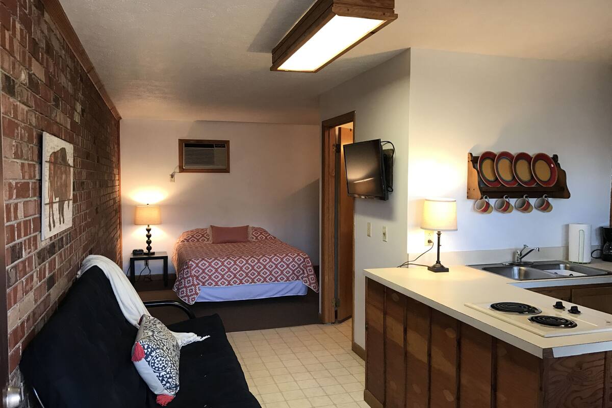 Standard Room, 1 Bedroom, Kitchen, Valley View | WiFi (free), individually decorated, individually furnished, bed sheets