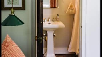 Room, Private Bathroom (EXCELSIOR) | Desk, iron/ironing board, rollaway beds, free WiFi