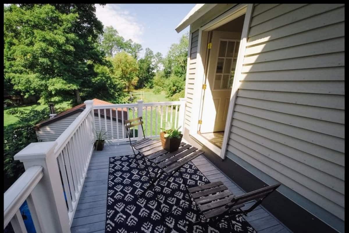 Desk, iron/ironing board, rollaway beds, free WiFi