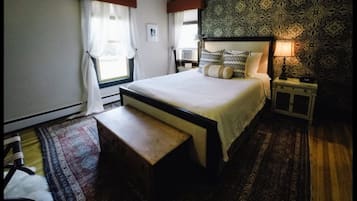 Desk, iron/ironing board, rollaway beds, free WiFi