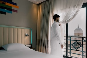 Hypo-allergenic bedding, free minibar, in-room safe, desk - Park Inn by Radisson, Makkah Al Naseem (Makkah)
