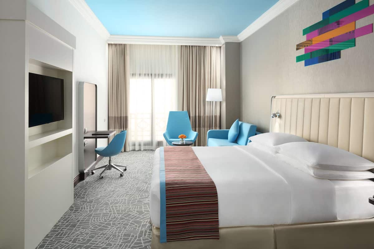 1 bedroom, hypo-allergenic bedding, free minibar, in-room safe